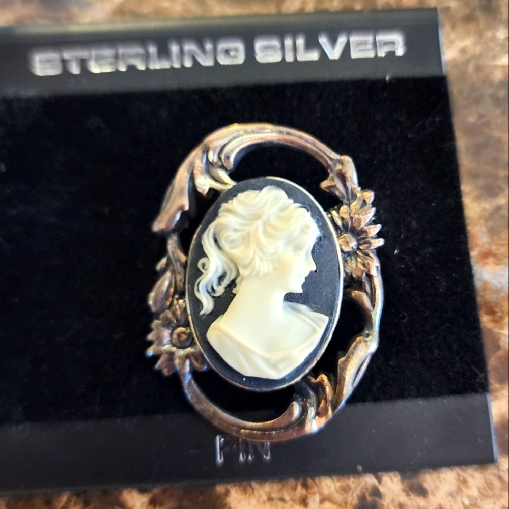 Beautiful vintage Sterling silver brooch